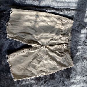 Nice Fit Distressed Khaki shorts